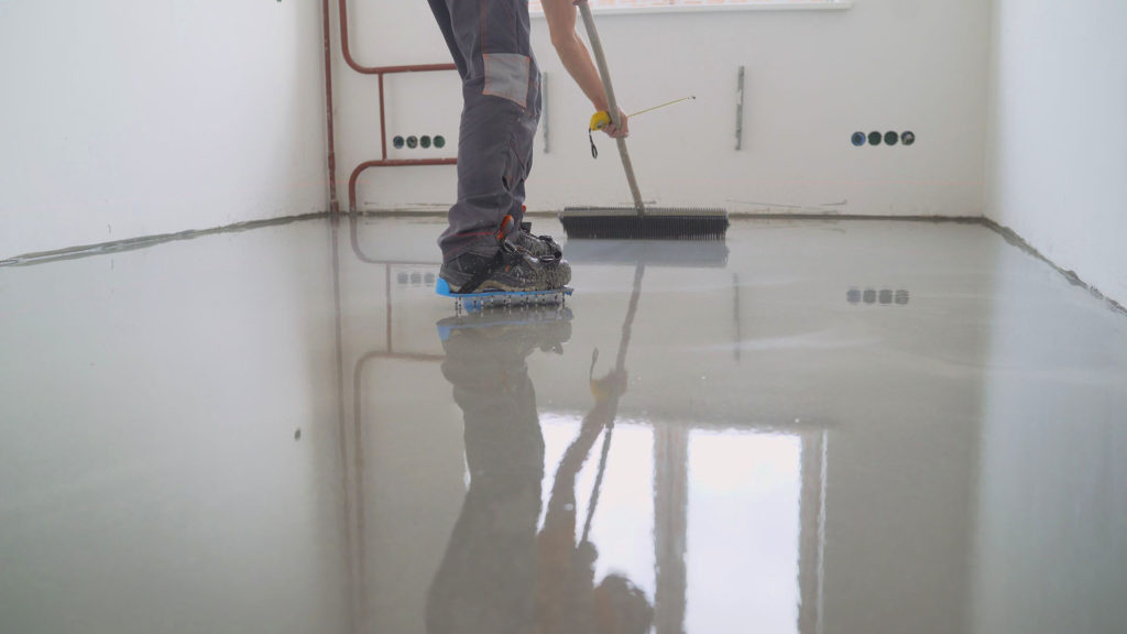 Master with a needle roller. Filling the floor. A contractor painter will paint the garage floor to speed up the sale of your home. Floor screed filling, repair and finishing. Fill in the low spots with self-leveling compound for a fine leveling. Cement-b